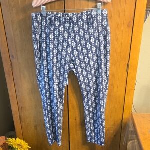 106 Time and Tru Navy and Cream Stitch Detail